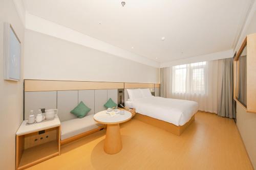 Postel nebo postele na pokoji v ubytování JI Hotel Beijing Guanganmen