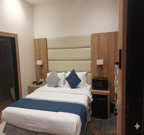 a bedroom with a large bed in a hotel room at Sunday Luxury Central formerly Anan hotel in Riyadh