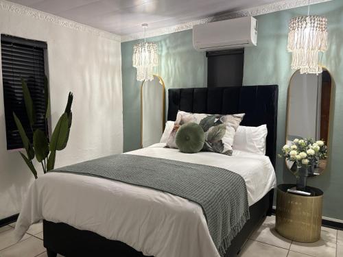 a bedroom with a large bed with a green wall at Boma Choma in Beaufort West