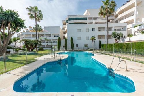 Modern ground floor with private garden in Nueva Andalucía