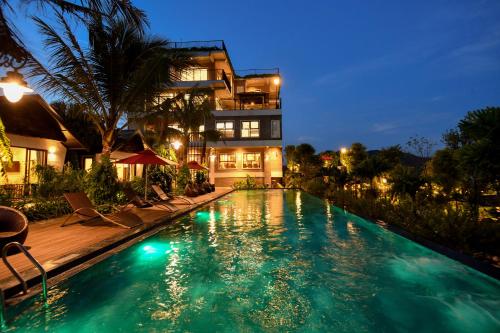 Bazén v ubytování San Signature - Suối Ngọc Retreat nebo v jeho okolí