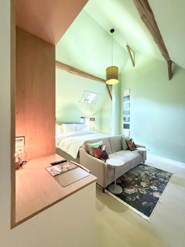 a living room with a couch and a bed at Winning De Zwaen in Hasselt