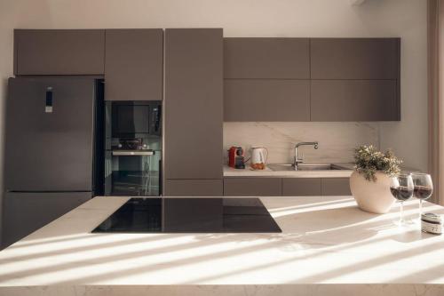 Fotografie z fotogalerie ubytování Elegant 3-bed House W Jacuzzi, Sea Views & Lift v destinaci San Pawl il Bahar