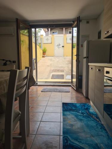 Kuchyň nebo kuchyňský kout v ubytování STELLA MARINA, Appartamento a 450 mt dalla costa del Mar di Sardegna