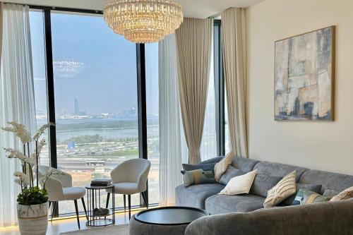 Spacious apartment with Burj Khalifa view close to Dubai mall!