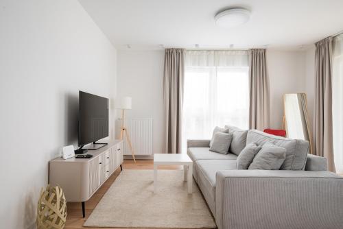Marywilska Homely Apartment by BookingHost