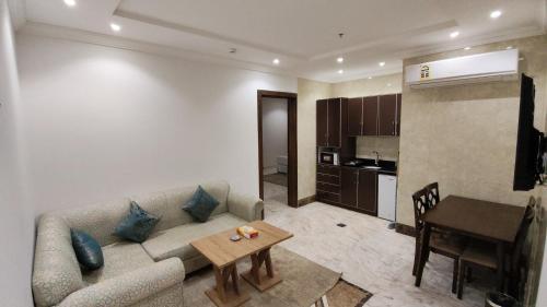 Η κουζίνα ή μικρή κουζίνα στο فندق لجين الفرسان lojain Alfursan hotel