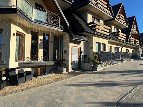 Pokoje z prysznicem 2 3 4 osobowe z łazienką lub Apartament z wanną z hydromasażem na wyłączność