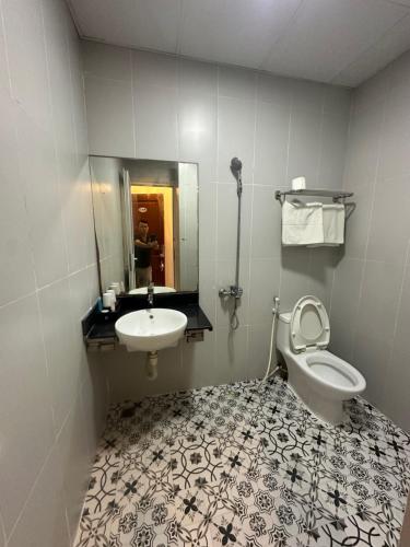 Koupelna v ubytování Giang sơn Hotel