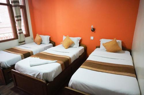 Ένα ή περισσότερα κρεβάτια σε δωμάτιο στο Khangsar Home