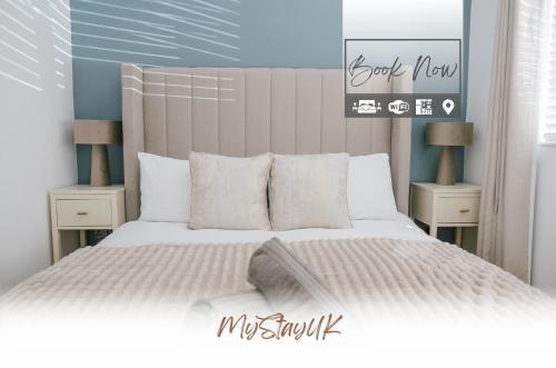 Postel nebo postele na pokoji v ubytování 3BR House By MyStayUK Short Lets & Serviced Accommodation Manchester With Free Wifi & Free Parking