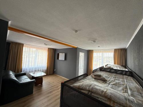 Ένα ή περισσότερα κρεβάτια σε δωμάτιο στο ADAM Hostel Krāslava