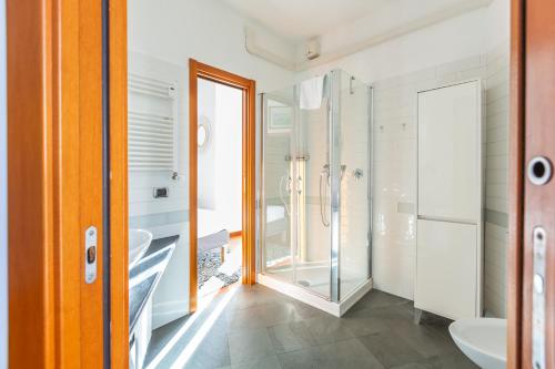 White Taranto Apartment