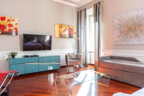 White Taranto Apartment