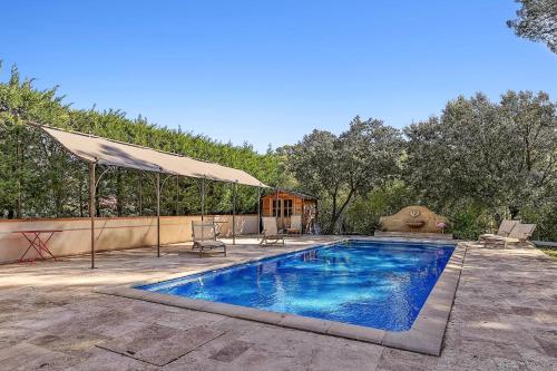 Piscina a Villa Les Cedres o a prop
