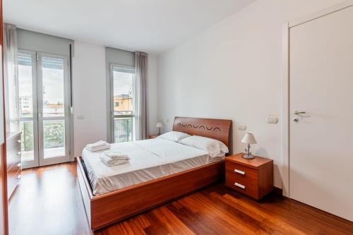 Un pat sau paturi într-o cameră la Homeby, Appartamento Barbara