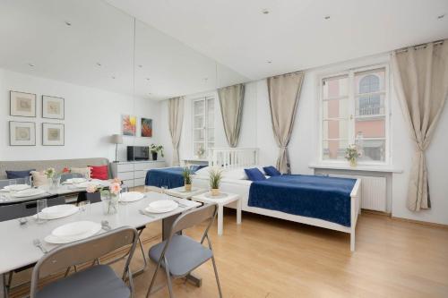 Cozy Miodowa Studio in Historic Old Town Tenement