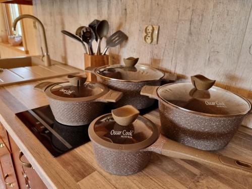four pots and pans sitting on a stove in a kitchen at Domki u Jacka z sauną widok na Kasprowy in Ząb
