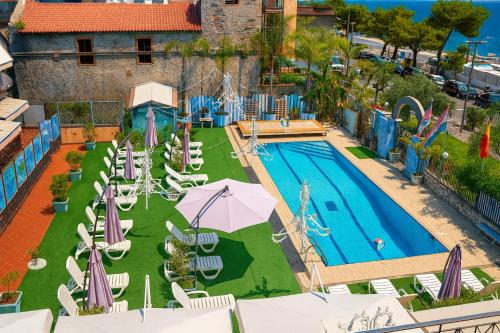 Swimmingpoolen hos eller tæt på Hotiday Taormina Mazzeo