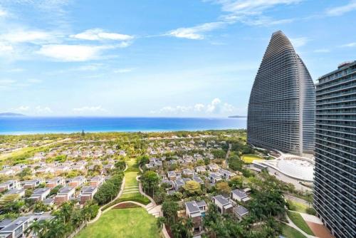 a view of a city with a tall building at 来咖民宿酒店三亚海棠湾亚特兰蒂斯棠岸店 in Fengtang