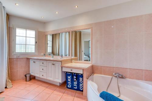 Ένα μπάνιο στο Yana