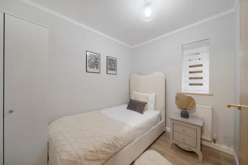 Ένα ή περισσότερα κρεβάτια σε δωμάτιο στο Milton Keynes 3BR,Spacious Home, Sleeps 5, Families Stays, Free Parking