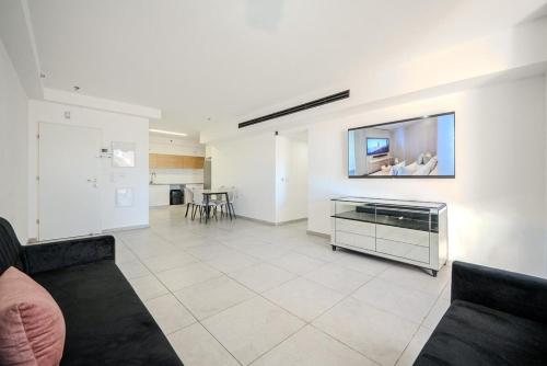 Φωτογραφία από το άλμπουμ του Luxury 5 Rooms Apartment with elevator σε Ashdod