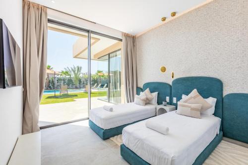 Postel nebo postele na pokoji v ubytování Spacious villa with jacuzzi and activities