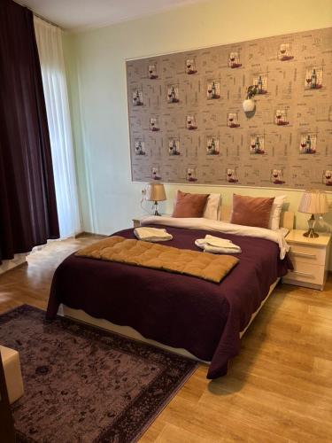 Ένα ή περισσότερα κρεβάτια σε δωμάτιο στο Metekhi Rise