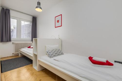 Postel nebo postele na pokoji v ubytování New Design Apartment by Gozsdu Court