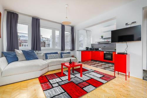 New Design Apartment by Gozsdu Court