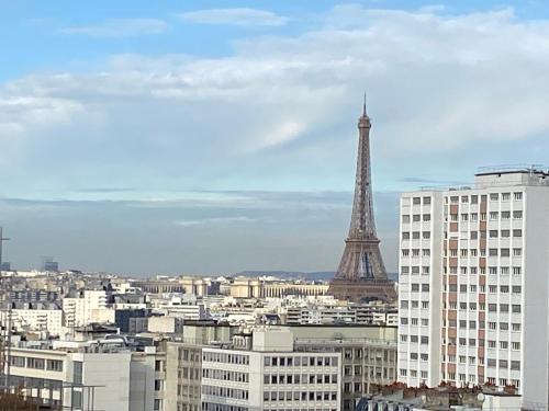 Eiffel Tower View & Pool