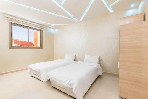 Ένα ή περισσότερα κρεβάτια σε δωμάτιο στο Modern and cozy apartment