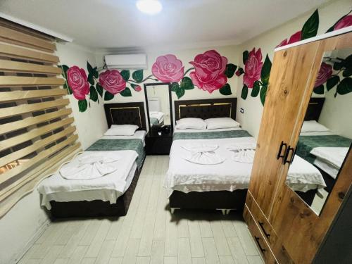 Postel nebo postele na pokoji v ubytování Sultanahmet yacht Hotel