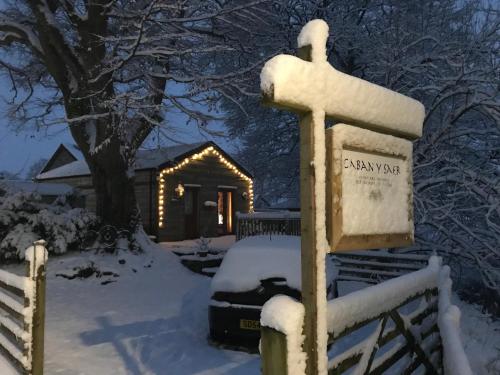 Cysgod Bach & Caban y Saer Cottages im Winter