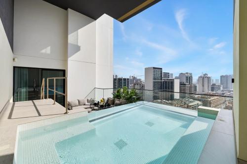 BLVD Luxury 2BHK with Private Pool Near Circle Mall