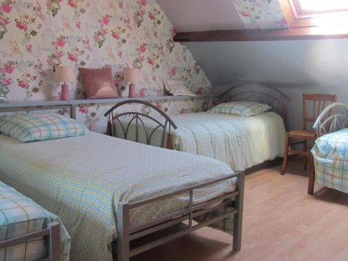 Postel nebo postele na pokoji v ubytování Maison avec jardin clos, proche de Montreuil sur Mer, activités familiales, animaux acceptés, wifi inclus - FR-1-376-97