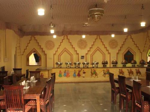 Restaurace v ubytování Dune safari camp & resort