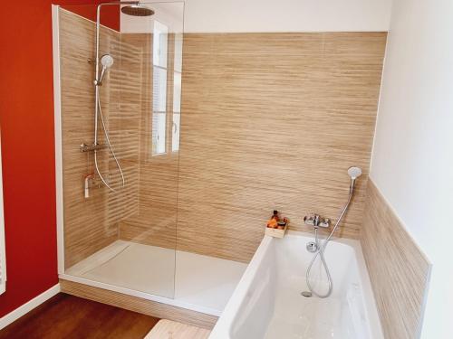 Koupelna v ubytování Maison spacieuse avec WiFi, animaux acceptés, parking privatif, proche Soissons - FR-1-532-19