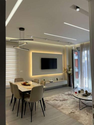 Bashllari's Apartment -10 min walk to Center