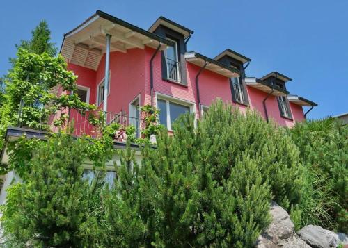 Το κτήριο όπου στεγάζεται  το διαμέρισμα