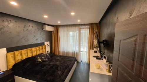 Ένα ή περισσότερα κρεβάτια σε δωμάτιο στο Golden Pearl of Luxury - Burgas