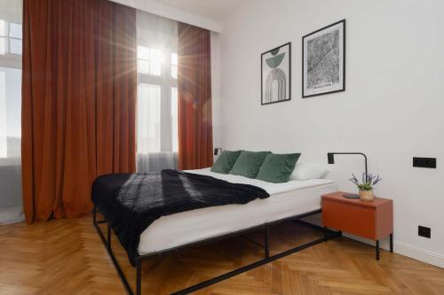 Spacious and Elegant Apartment in Warsaw with Parking Near PGE by Noclegi Renters