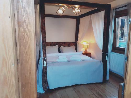 Giường trong phòng chung tại Sadova Village - Casa Maria