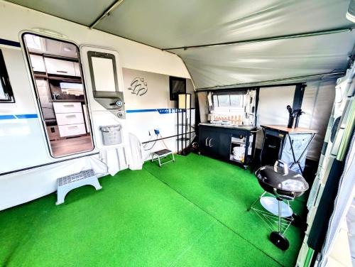 Fotografie z fotogalerie ubytování Mietwohnwagen 23 Small v destinaci Hüde