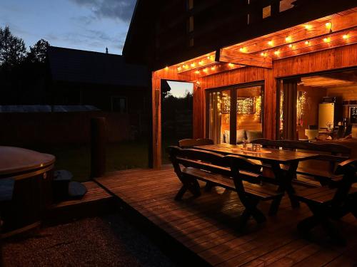 Патио или другая зона на открытом воздухе в Kaszubski zakątek, 2 domki ,20 osob,balia,sauna,kominek