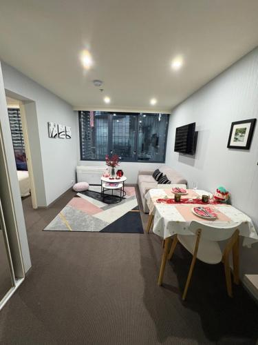 Μια τηλεόραση ή/και κέντρο ψυχαγωγίας στο Dream Home