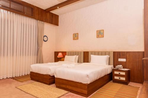 Postel nebo postele na pokoji v ubytování Salbari - A Heritage Home