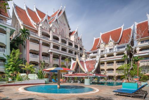 Bazén v ubytování Le Ayodhaya Palace Krabi Beach Resort nebo v jeho okolí