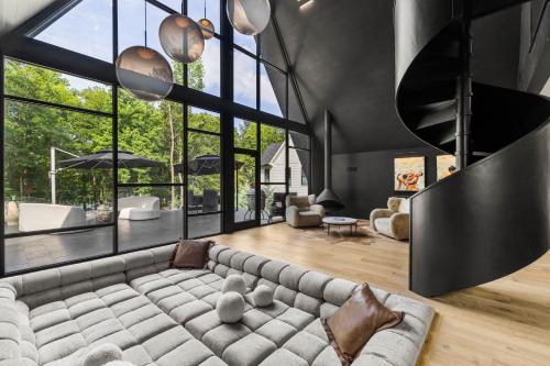 Foto sihtkohas Reed Creek asuva majutusasutuse Midnight Raven Lake House - luxury a-frame w boat galeriist